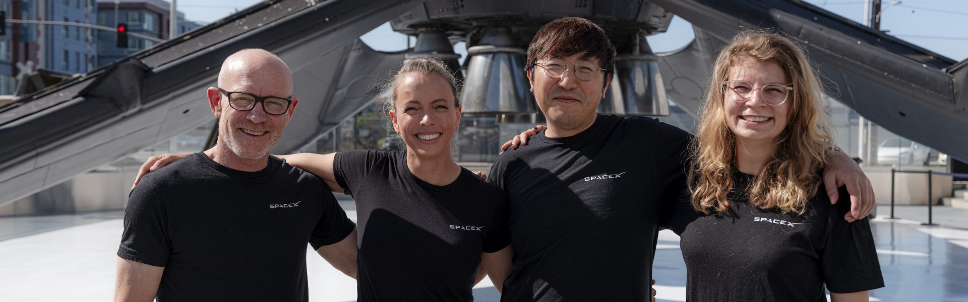 SpaceX公布首个载人极地太空飞行任务，参与者包括F2pool创始人王纯（Wang Chun）等缩略图